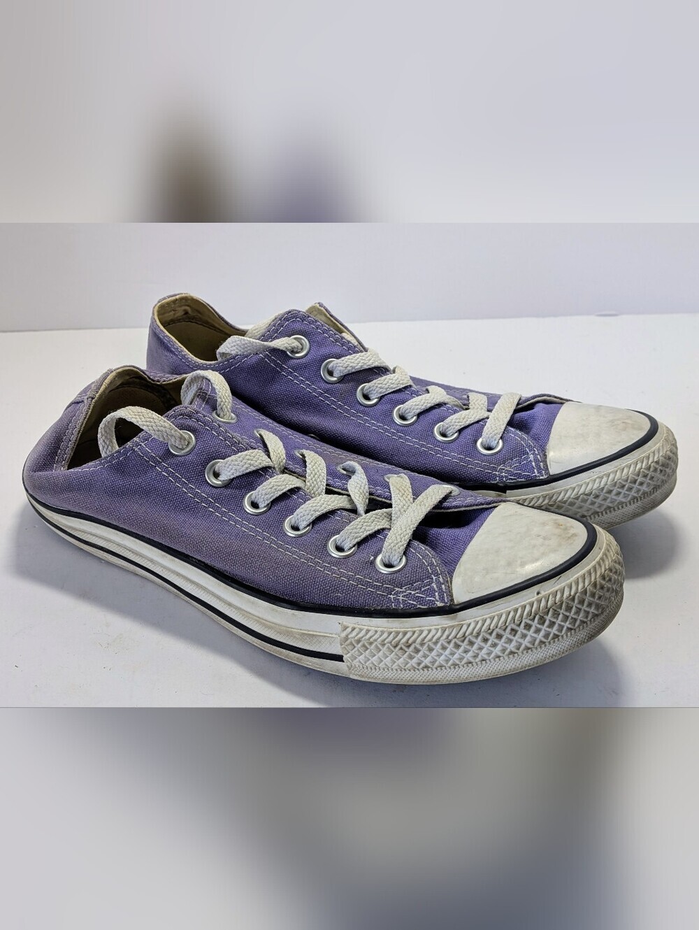 Converse Chuck Taylor All Star Low Electric Purple Sneakers Women's Size 8.5